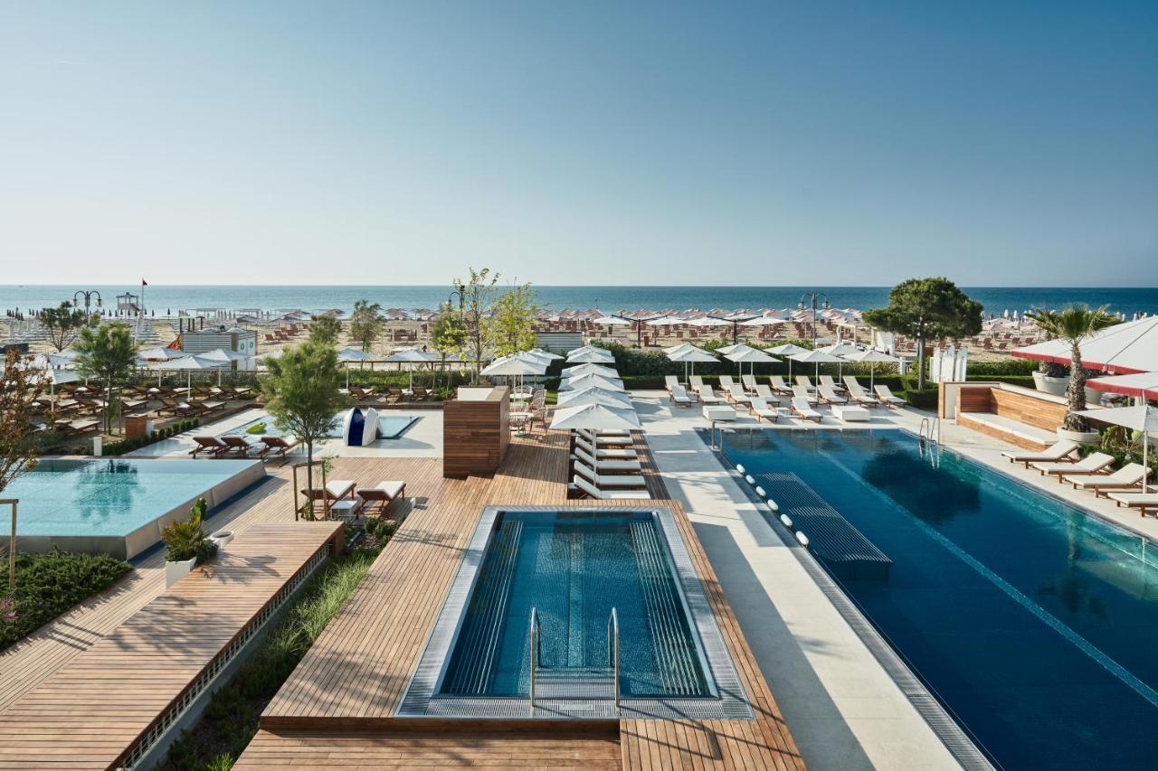 福克斯坦恩耶索洛酒店&Spa 利多迪迪耶索洛 外观 照片 The hotel's rooftop pool